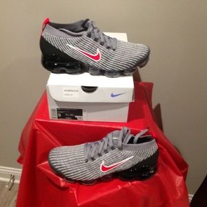 Nike Men's Vapormax Particle Gray & University Red